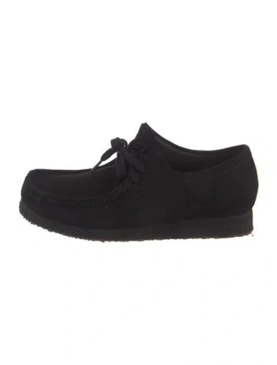 Pre-owned Clarks Suede Loafers In Black