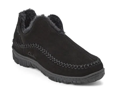 Clarks Suede Notched Slipper In Black