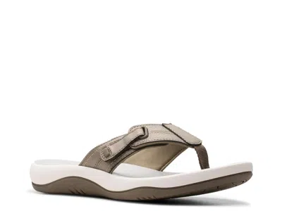 Clarks Sunmaze Loop Sandal In Gray