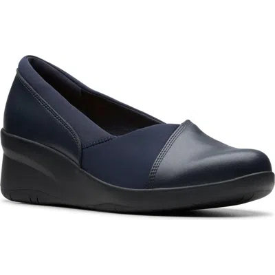Clarks ® Suttyn Walk Loafer In Navy Leather