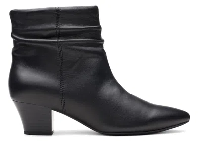 Pre-owned Clarks Teresa Skip Leather (women's) Sneakers In Black