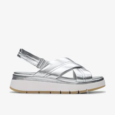 Clarks Tuscan Cross In Gold