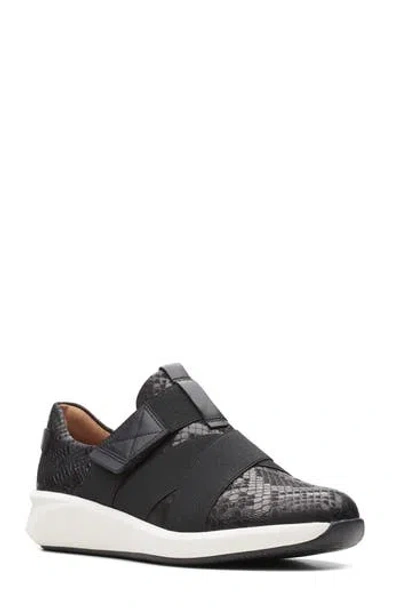 Clarks ® Un Rio Strap Sneaker In Black