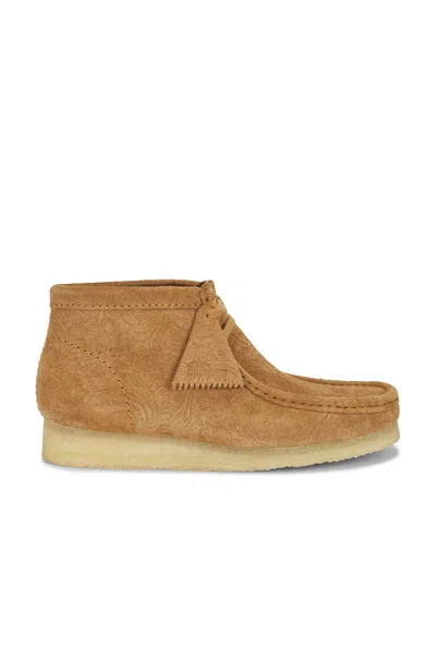 Clarks Wallabee Boot In Light Tan Suede