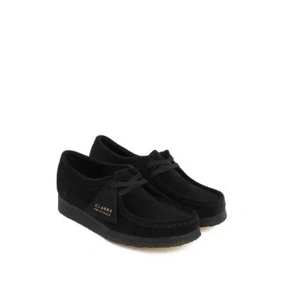 Clarks Wallabee Flat Suede Shoes In Black