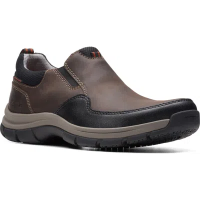 Clarks ® Walpath Step Slip-on In Brown