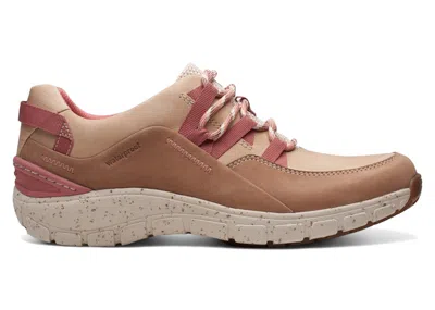 Pre-owned Clarks Wave Range Ap Leather (women's) Sneakers In Praline/combi
