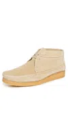 Clarks Weaver Boots In Maple Suede