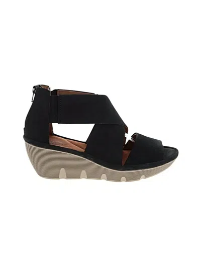 Pre-owned Clarks Wedges In Black