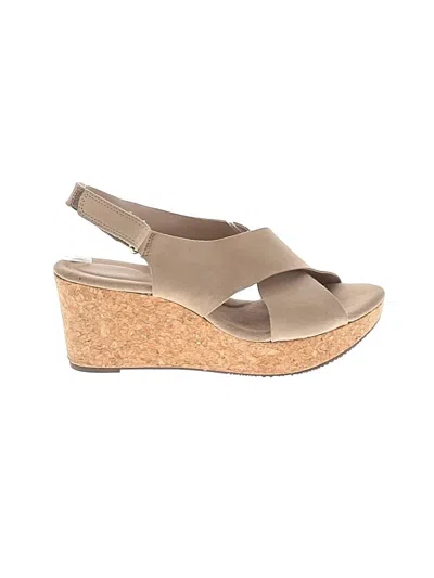 Pre-owned Clarks Wedges In Tan