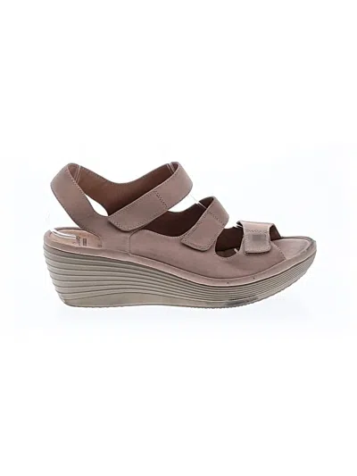 Pre-owned Clarks Wedges In Tan