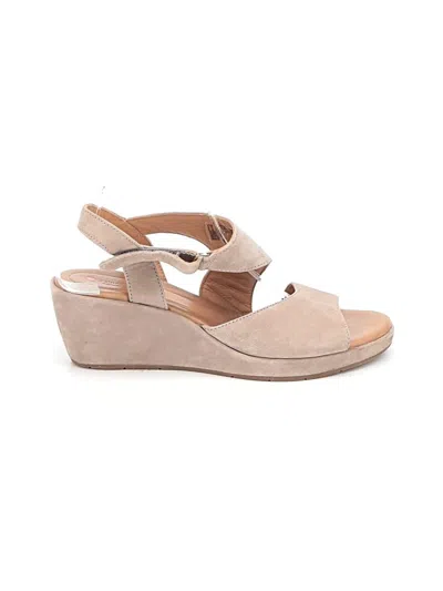 Pre-owned Clarks Wedges In Tan