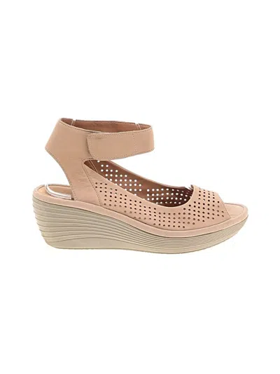 Pre-owned Clarks Wedges In Tan