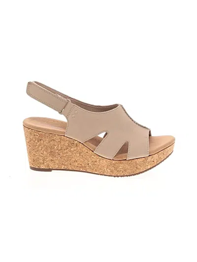 Pre-owned Clarks Wedges In Tan