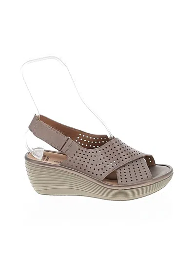 Pre-owned Clarks Wedges In Tan