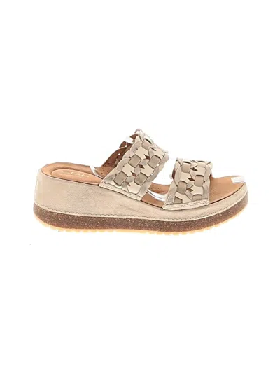 Pre-owned Clarks Wedges In Tan