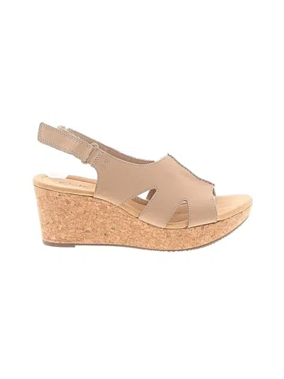 Pre-owned Clarks Wedges In Tan