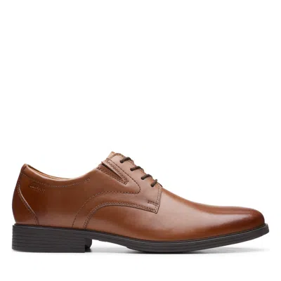 Clarks Whiddon Plain In Brown Leather In Multi