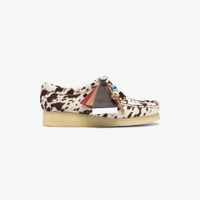 Clarks Wmns Wallabee X Blanch Yu In Brown Cow Print