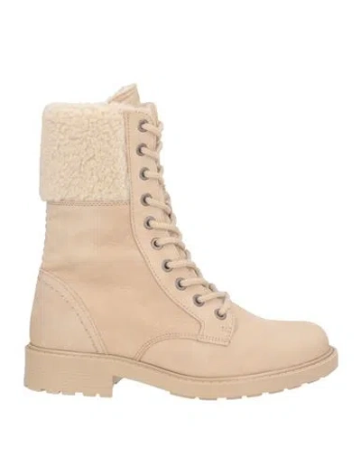 Clarks Woman Ankle Boots Beige Size 5.5 Leather