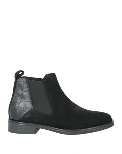 Clarks Woman Ankle Boots Black Size 6.5 Leather