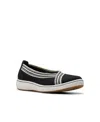Clarks Women's Cloud Steppers Breeze Sky Air Closed Toe Shoes In Black Textile