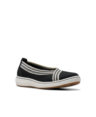 Clarks Women's Cloud Steppers Breeze Sky Air Closed Toe Shoes In Black Textile