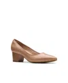 Clarks Freva55 Court Pump In Warm Beige Leather