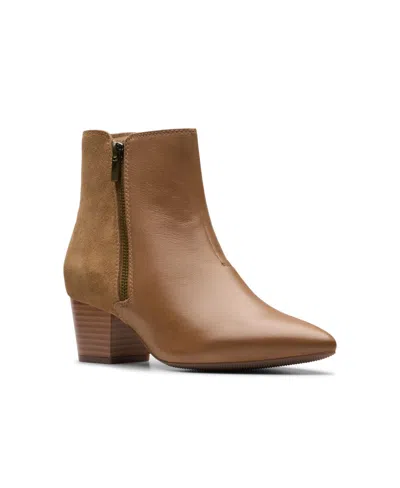 CLARKS WOMEN'S COLLECTION ELLANIE VIBE BOOTS