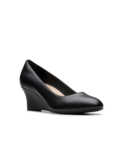 CLARKS WOMEN'S COLLECTION OLIVETTE CULTURED PEARL PUMPS