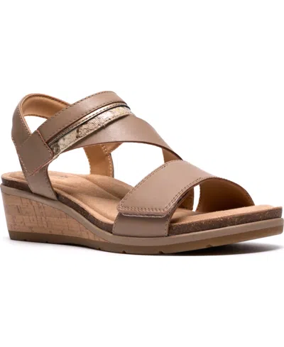 CLARKS WOMEN'S KACHA WAVE ROUND TOE SANDALS