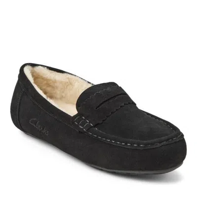Clarksr Clarks(r) Suede Penny Loafer With Pinking Edge Detail Slippers In Black