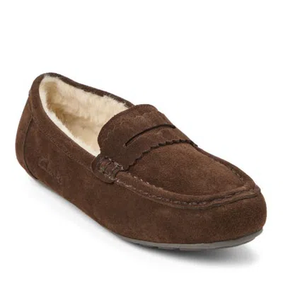 Clarksr Clarks(r) Suede Penny Loafer With Pinking Edge Detail Slippers In Chocolate