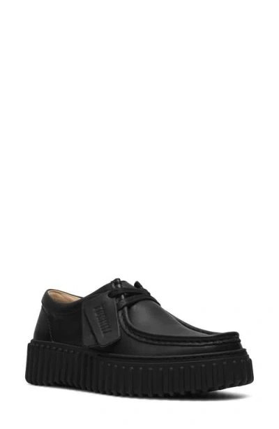 Clarksr Clarks(r) Torhill Bee Chukka Sneaker In Black