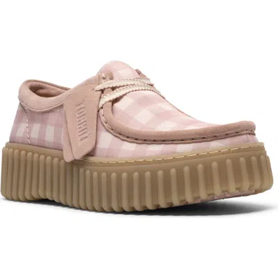 Clarksr Clarks(r) Torhill Bee Chukka Sneaker In Pink