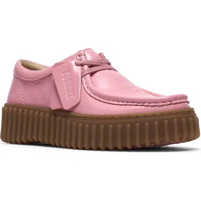 Clarksr Clarks(r) Torhill Bee Chukka Sneaker In Pink