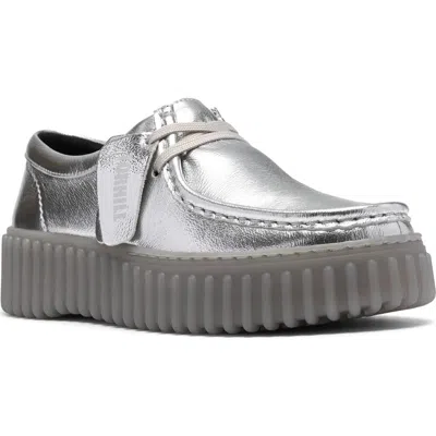 Clarksr Clarks(r) Torhill Bee Chukka Sneaker In Silver