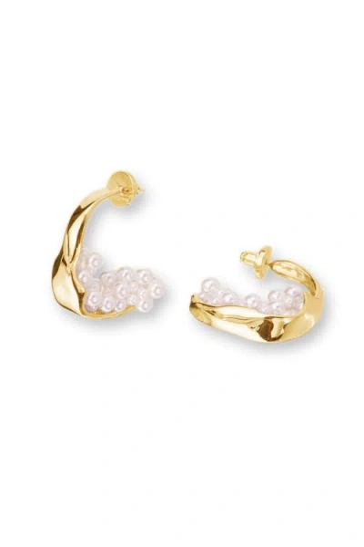 CLASSICHARMS CLASSICHARMS NAOMI SHELL PEARL CLUSTER MOLTEN HOOP STATEMENT EARRINGS