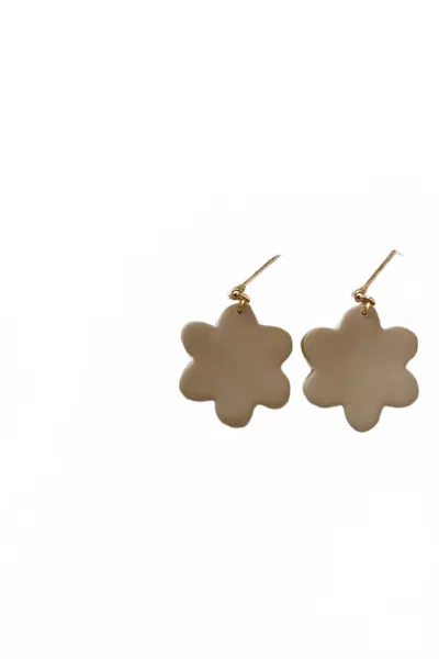 Claybytc Daisy Tan Flower Dangle Earrings In Multi