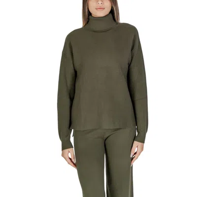 CLERÉ GREEN VISCOSE TURTLENECK