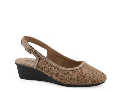 Cliffs By White Mountain Boris Wedge Pump In Brown