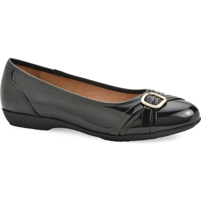 Cliffs By White Mountain Calming Buckle Strap Flat In Black