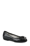 Cliffs By White Mountain White Mountain Charmed Flat In Black Smooth