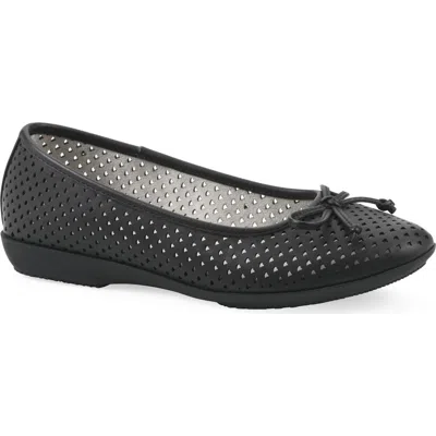 CLIFFS BY WHITE MOUNTAIN CLIFFS BY WHITE MOUNTAIN CARRIS PERFORATED BALLET FLAT