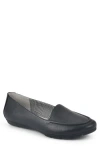 Cliffs By White Mountain Gracefully Loafer In Black/smooth