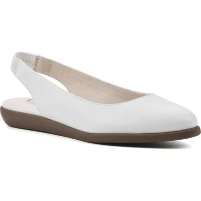 Cliffs By White Mountain Memory Slingback Flat In White/smooth