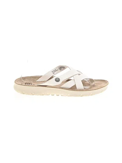 Pre-owned Cliffs By White Mountain Sandals In White