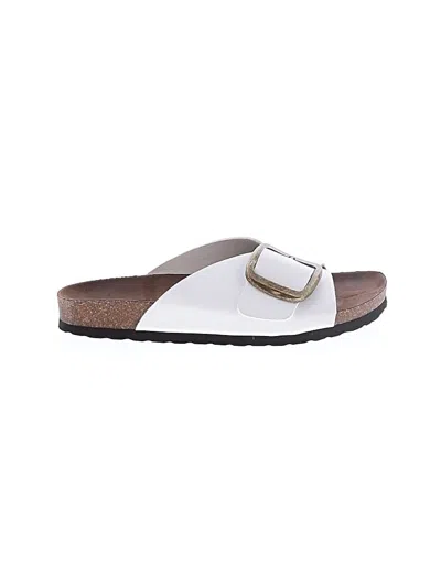 Pre-owned Cliffs By White Mountain Sandals In White