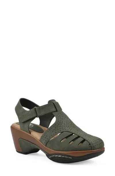 Cliffs By White Mountain Vie Sandal In Olive Smooth