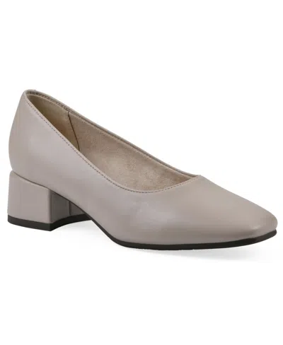 Cliffs By White Mountain Women's Quintesa Block Heel Dress Pumps In Taupe Smooth